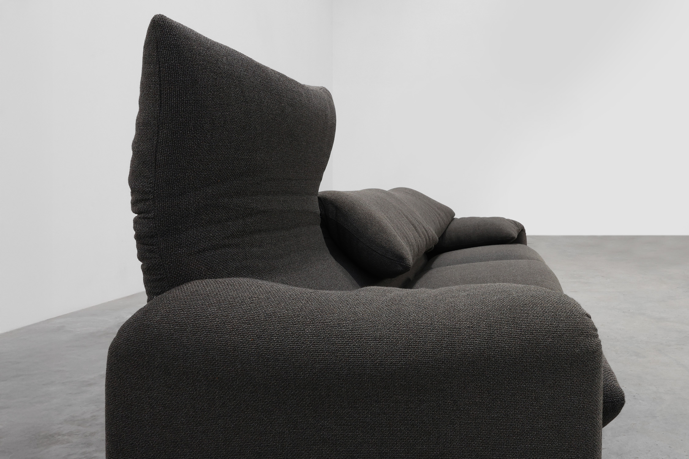 Set of Cassina 2‑Seat and 3-seat Maralunga Sofas by Vico Magistretti, Italy, 1990 thumbnail